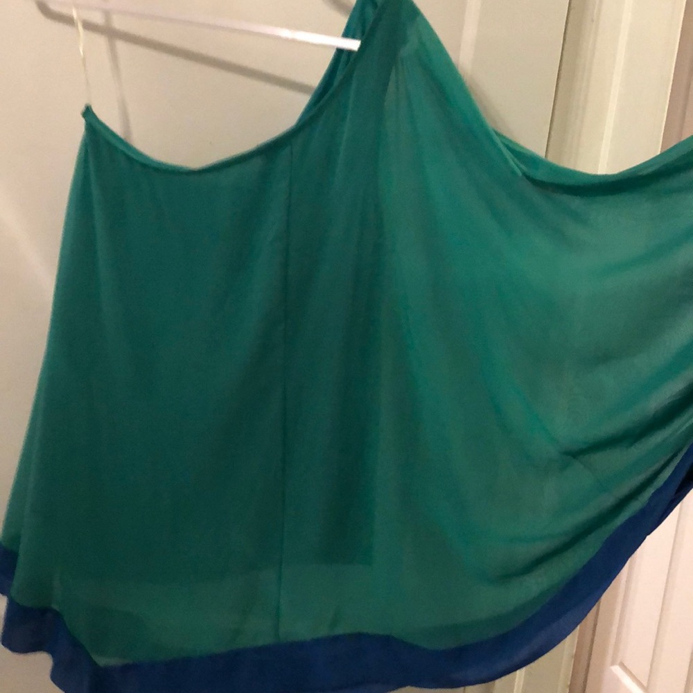 Beautiful sheer top - Picture 5 of 5